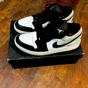 Jordan 1 low mint size 11 preowned